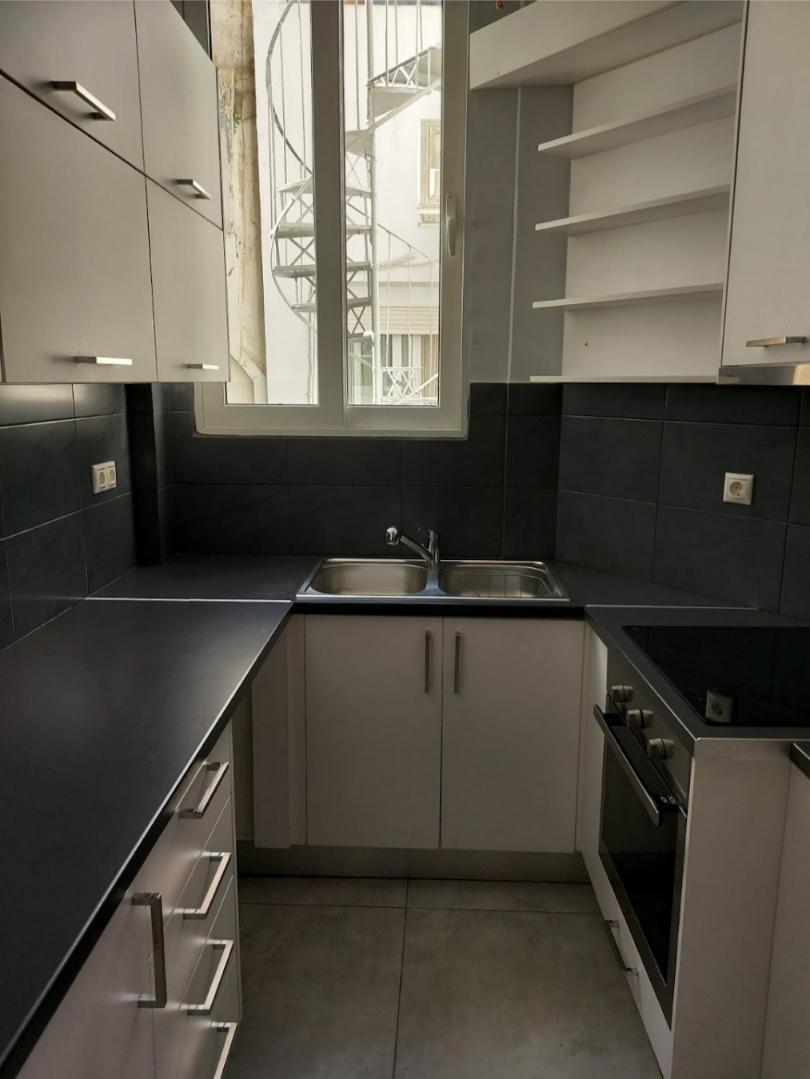 Έργο FM Renovation – σύγχρονος χώρος διαβίωσης με καθαρές γραμμές.